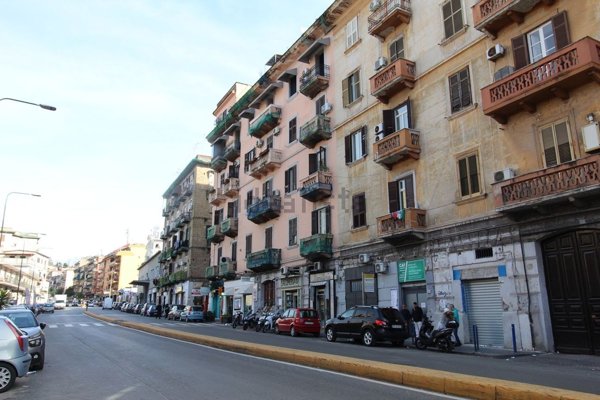 appartamento in vendita a Napoli in zona San Carlo all'Arena