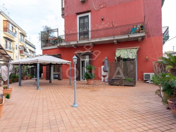 appartamento in vendita a Napoli in zona Mercato