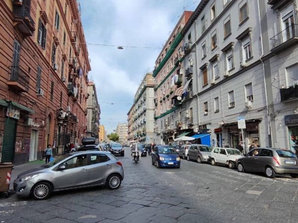 locale commerciale in vendita a Napoli