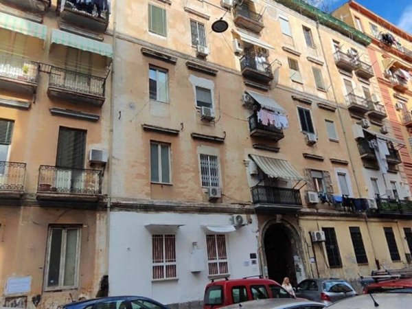locale commerciale in vendita a Napoli