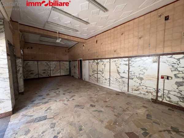 appartamento in vendita a Napoli in zona San Carlo all'Arena