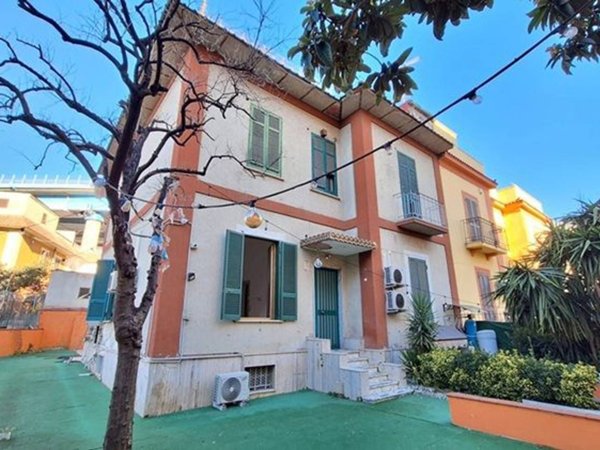 casa indipendente in vendita a Napoli in zona Capodichino