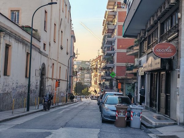 locale commerciale in vendita a Napoli in zona Vomero