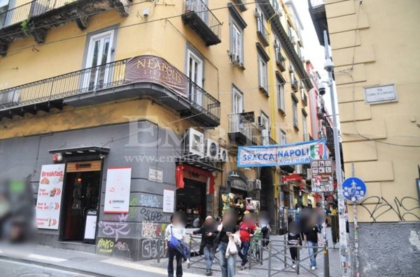appartamento in vendita a Napoli in zona Chiaia