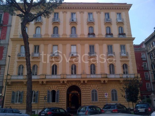 appartamento in vendita a Napoli in zona Chiaia