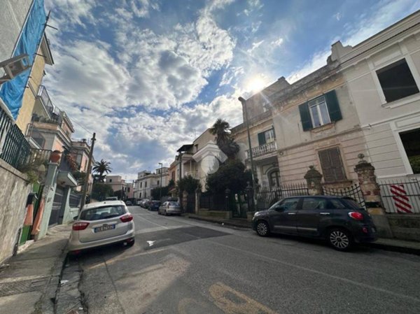 appartamento in vendita a Napoli in zona San Carlo all'Arena
