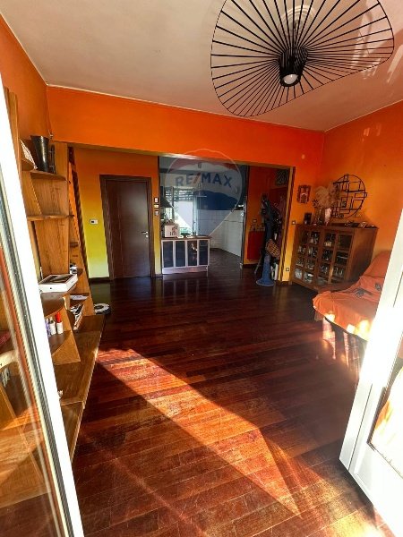 appartamento in vendita a Napoli in zona San Carlo all'Arena