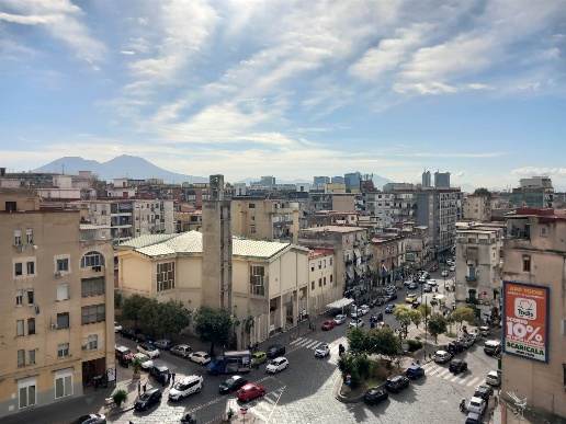 appartamento in vendita a Napoli in zona San Carlo all'Arena
