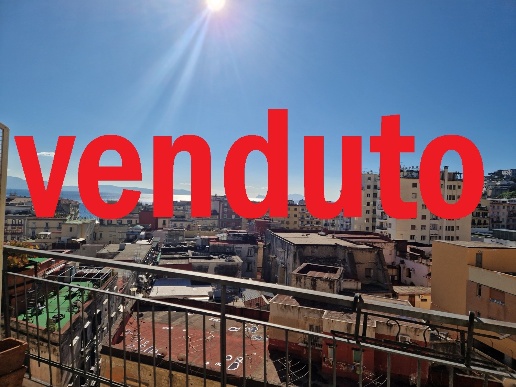 appartamento in vendita a Napoli in zona Chiaia