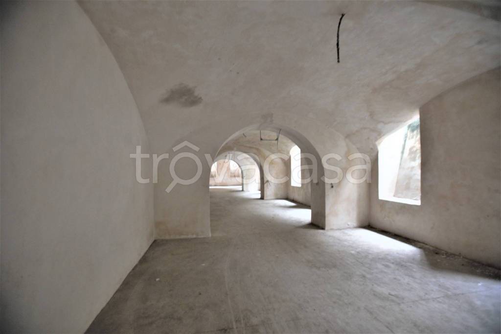 locale commerciale in vendita a Napoli