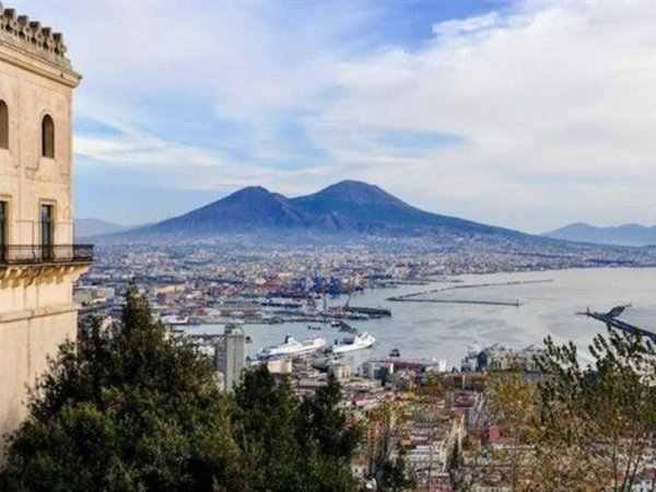 appartamento in vendita a Napoli in zona Chiaia