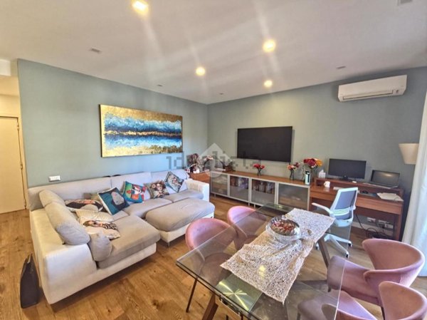 appartamento in vendita a Napoli in zona Arenella