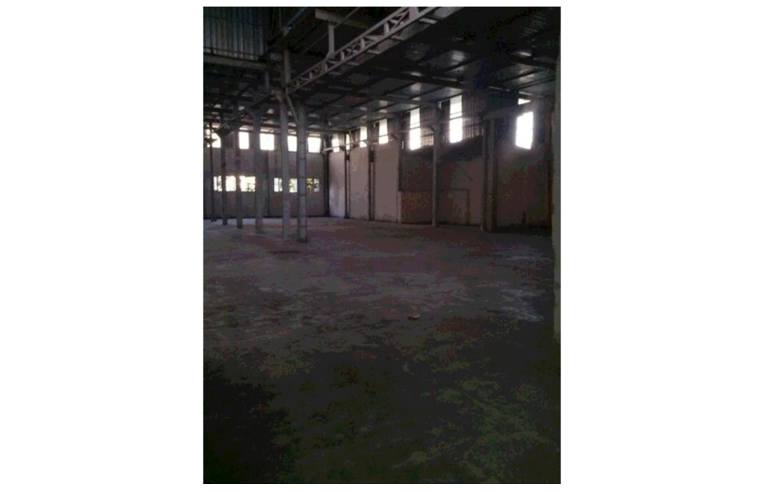 locale commerciale in vendita a Napoli in zona Porto