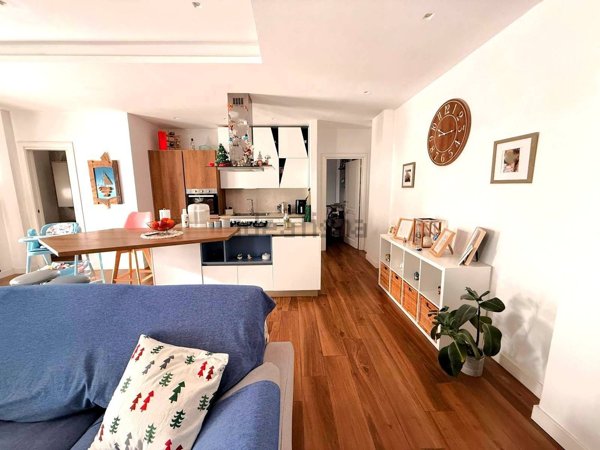 appartamento in vendita a Napoli in zona San Carlo all'Arena