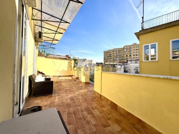 appartamento in vendita a Napoli in zona San Carlo all'Arena