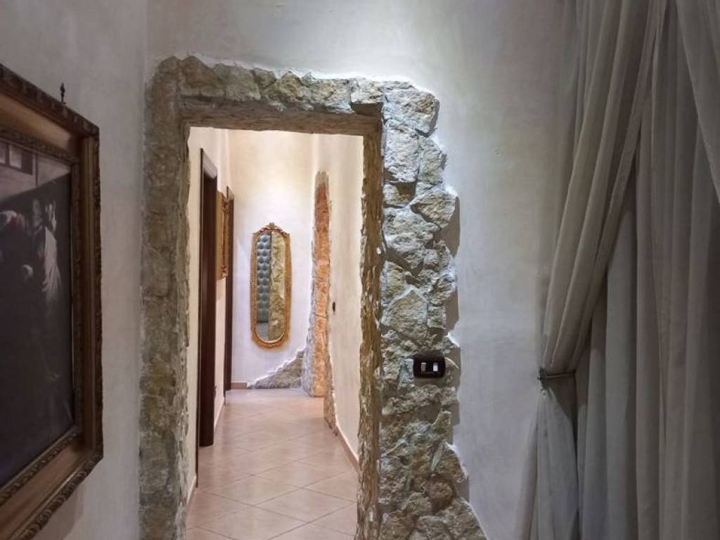 appartamento in vendita a Napoli in zona Stella