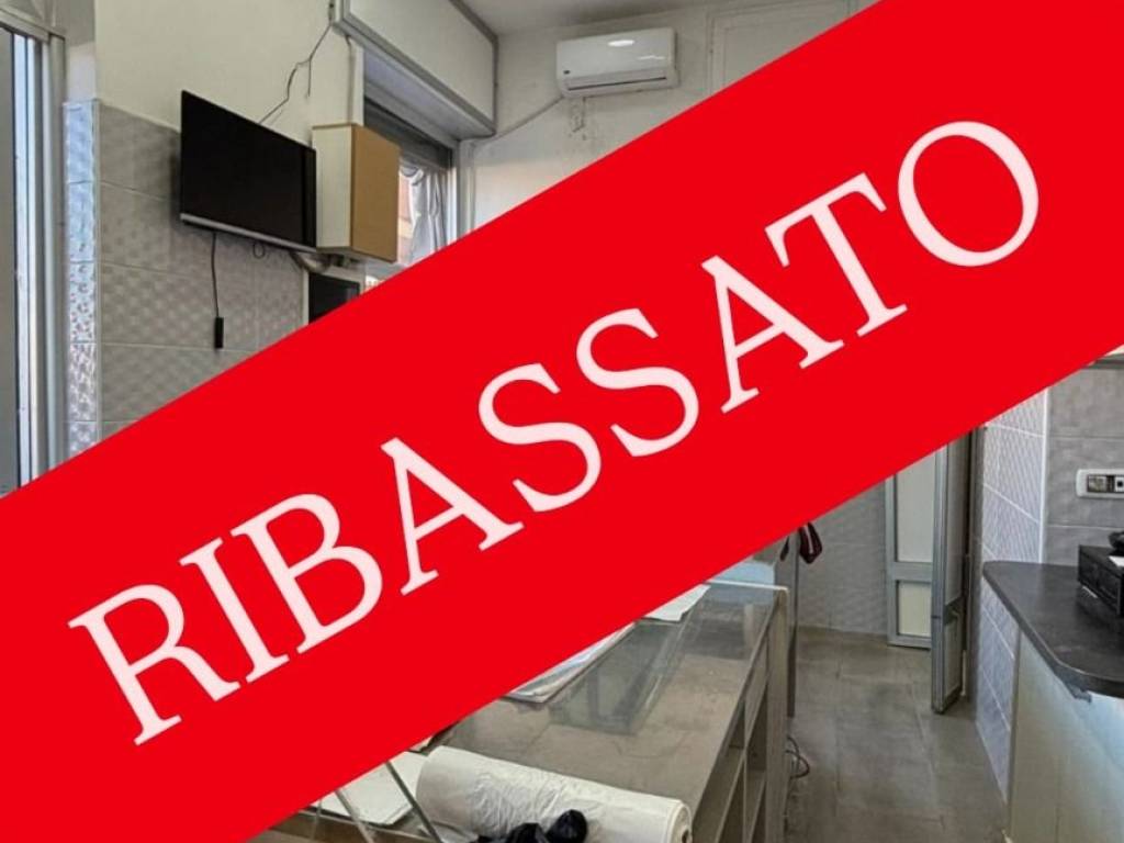 negozio in vendita a Napoli in zona Barra