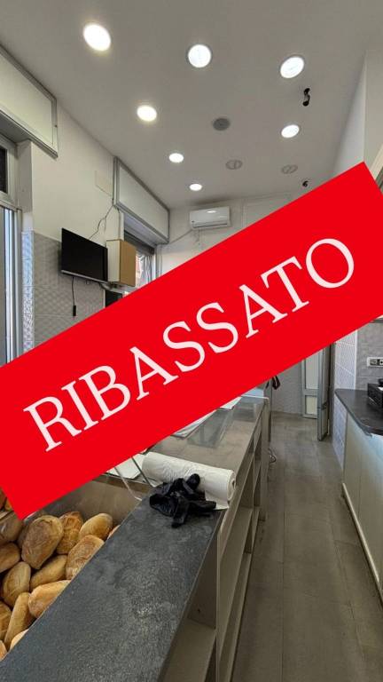 negozio in vendita a Napoli in zona Barra