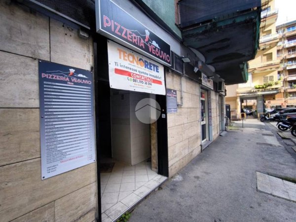 negozio in vendita a Napoli in zona Vomero