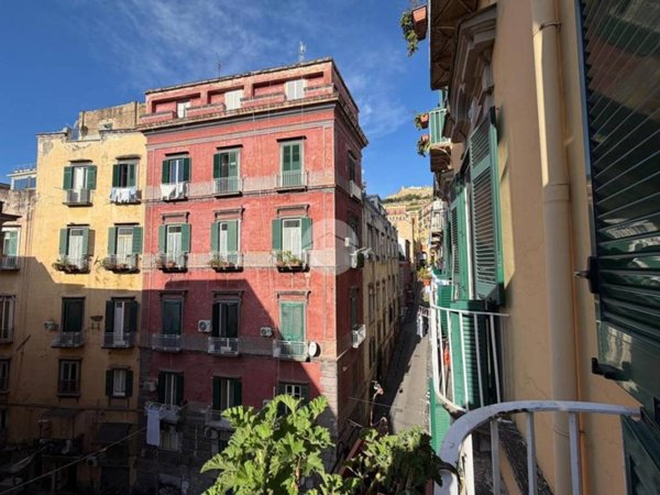 appartamento in vendita a Napoli in zona Chiaia