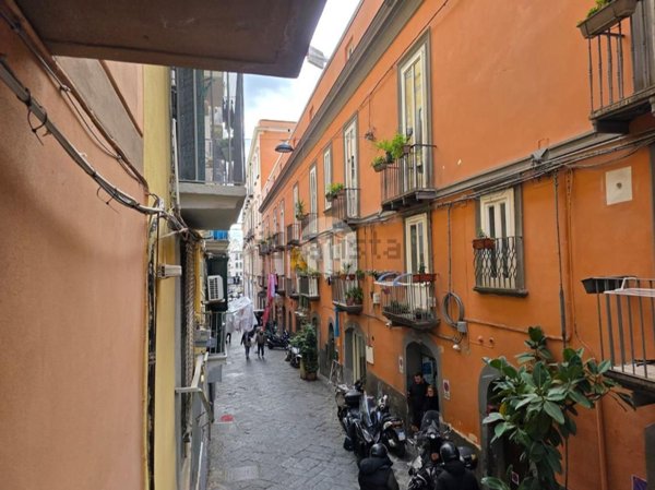 appartamento in vendita a Napoli in zona Chiaia