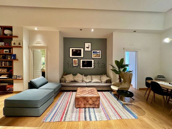 appartamento in vendita a Napoli in zona Chiaia