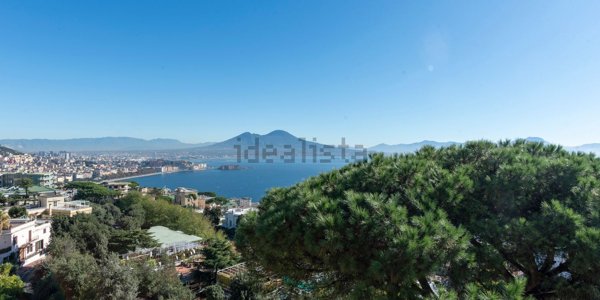 appartamento in vendita a Napoli in zona Posillipo