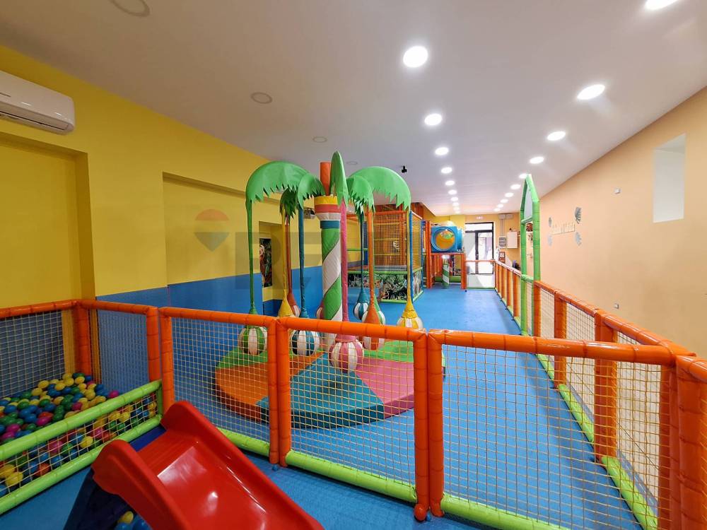 negozio in vendita a Napoli in zona Zona Industriale-Ferrovia