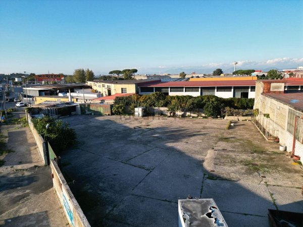 ufficio in vendita a Napoli in zona Secondigliano
