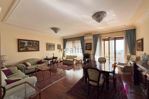 appartamento in vendita a Napoli in zona Posillipo