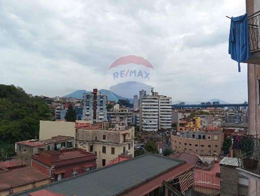 appartamento in vendita a Napoli in zona San Carlo all'Arena
