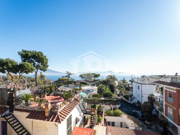 appartamento in vendita a Napoli in zona Posillipo