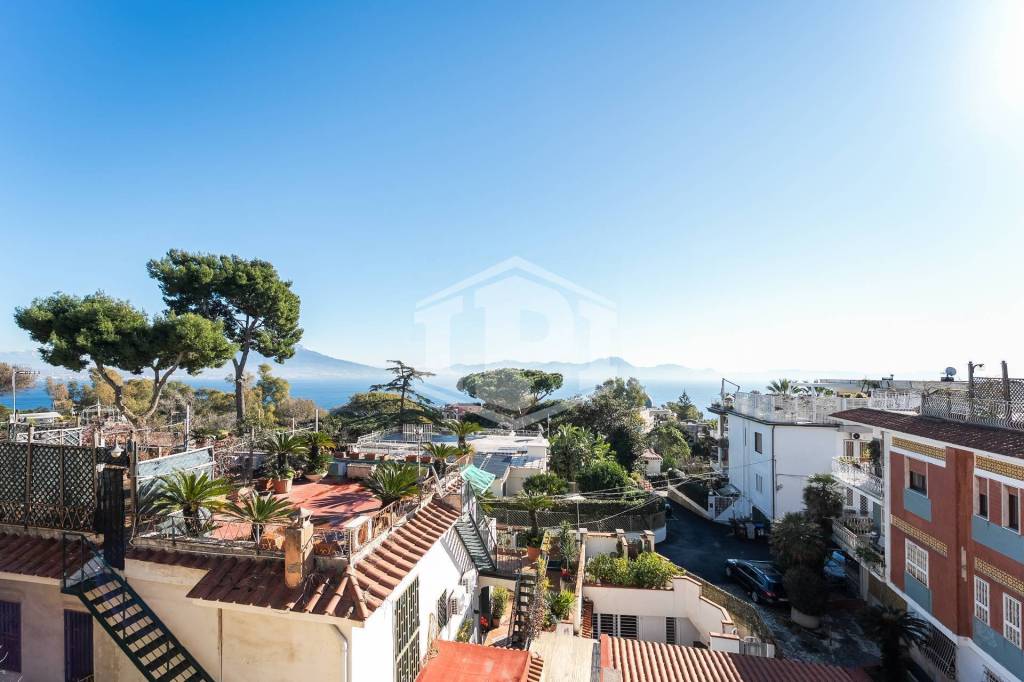 appartamento in vendita a Napoli in zona Posillipo