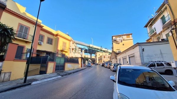 casa indipendente in vendita a Napoli in zona San Carlo all'Arena