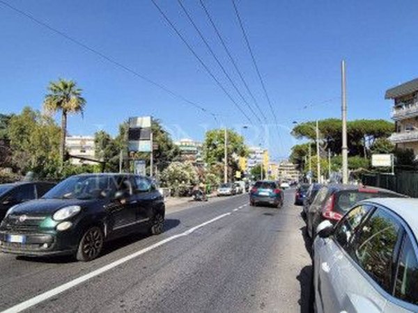 ufficio in vendita a Napoli in zona Capodimonte / Colli Aminei