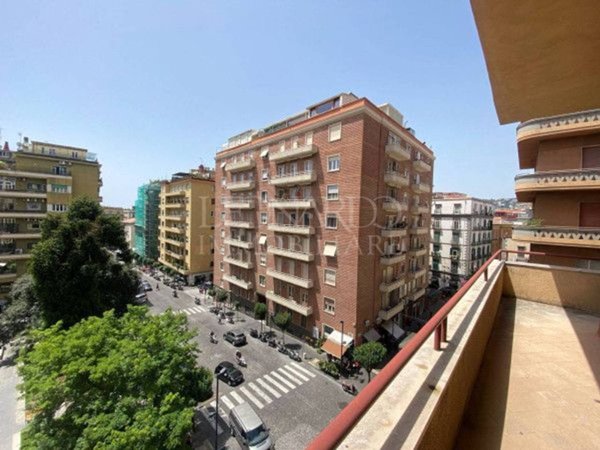 appartamento in vendita a Napoli in zona Chiaia