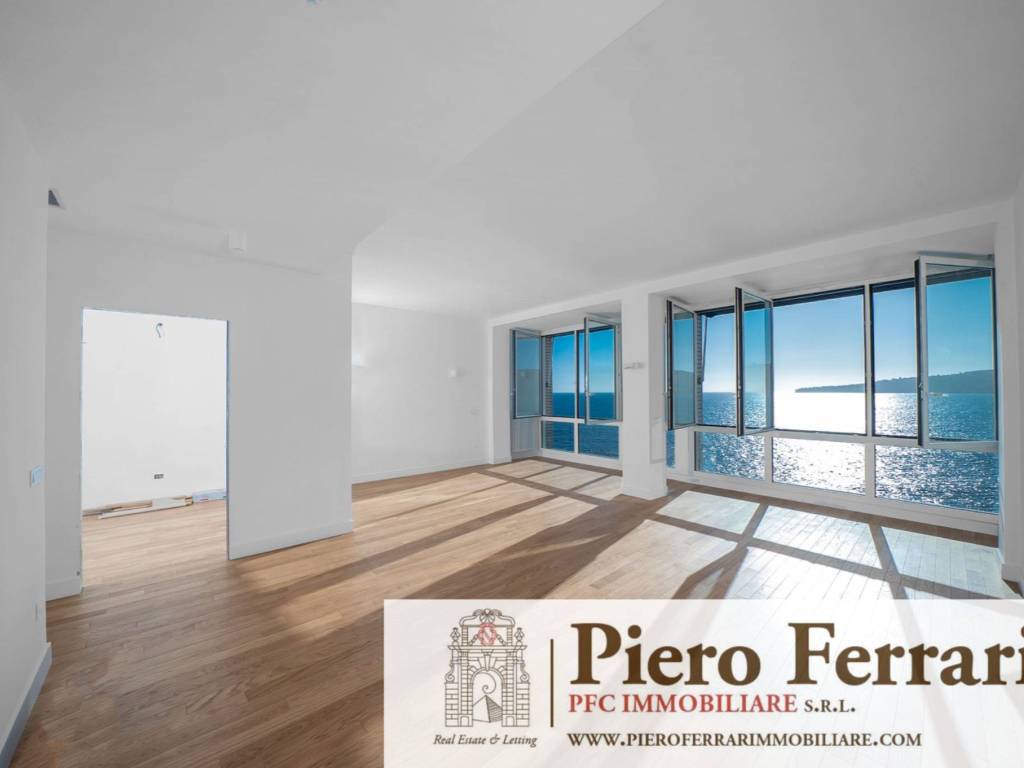 appartamento in vendita a Napoli in zona Chiaia