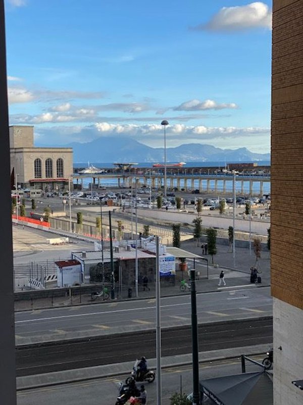 ufficio in vendita a Napoli in zona Porto