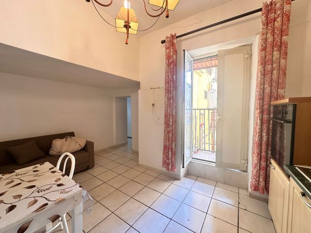 appartamento in vendita a Napoli in zona Chiaia