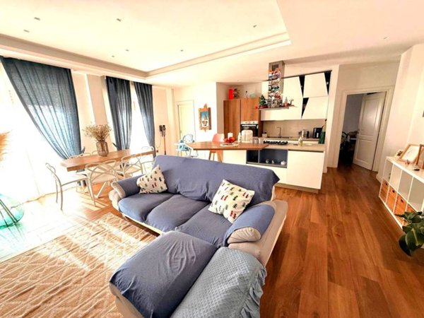 appartamento in vendita a Napoli in zona San Carlo all'Arena