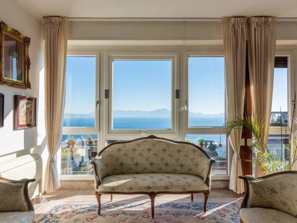 appartamento in vendita a Napoli in zona Posillipo