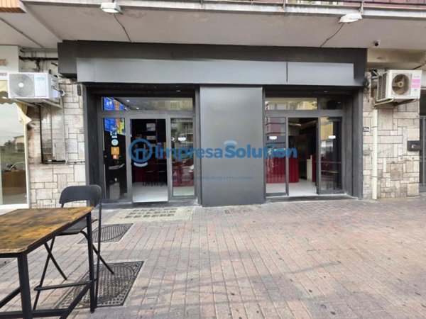 negozio in vendita a Napoli in zona Soccavo