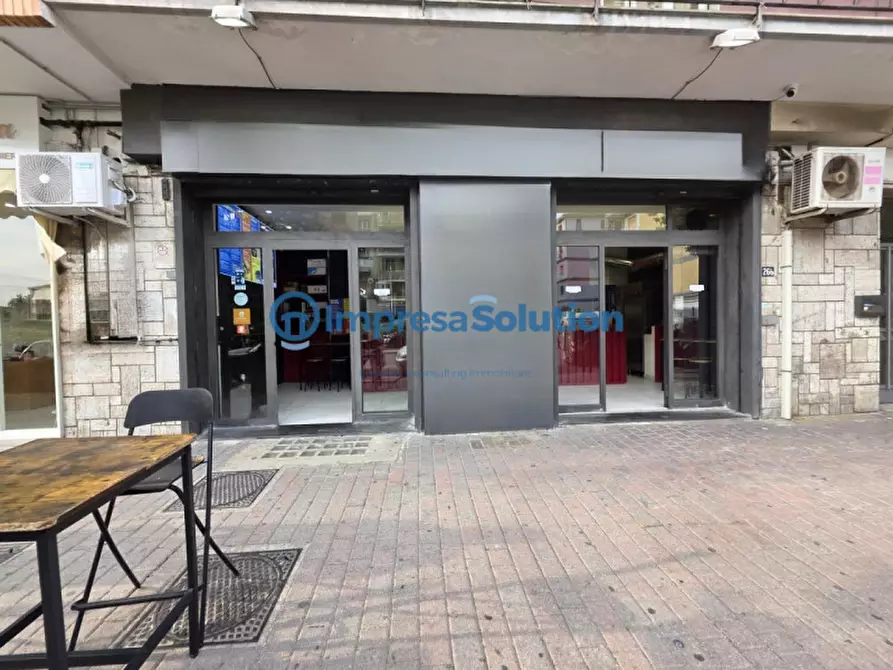negozio in vendita a Napoli in zona Soccavo