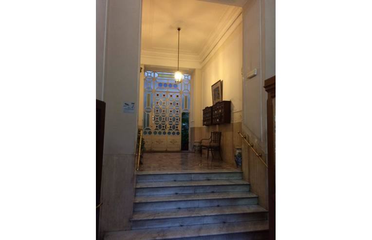 appartamento in vendita a Napoli in zona Chiaia