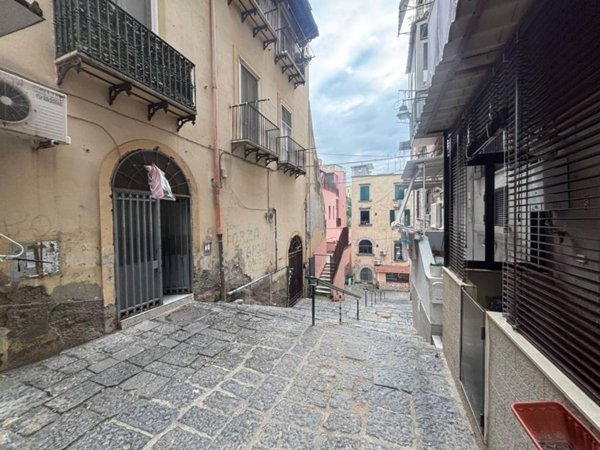 appartamento in vendita a Napoli in zona Avvocata