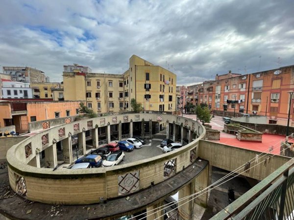 appartamento in vendita a Napoli in zona San Carlo all'Arena