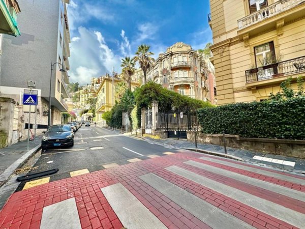 casa semindipendente in vendita a Napoli in zona Chiaia