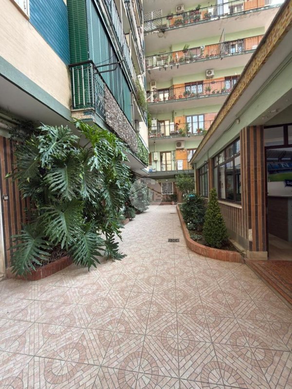 appartamento in vendita a Napoli in zona Capodimonte / Colli Aminei