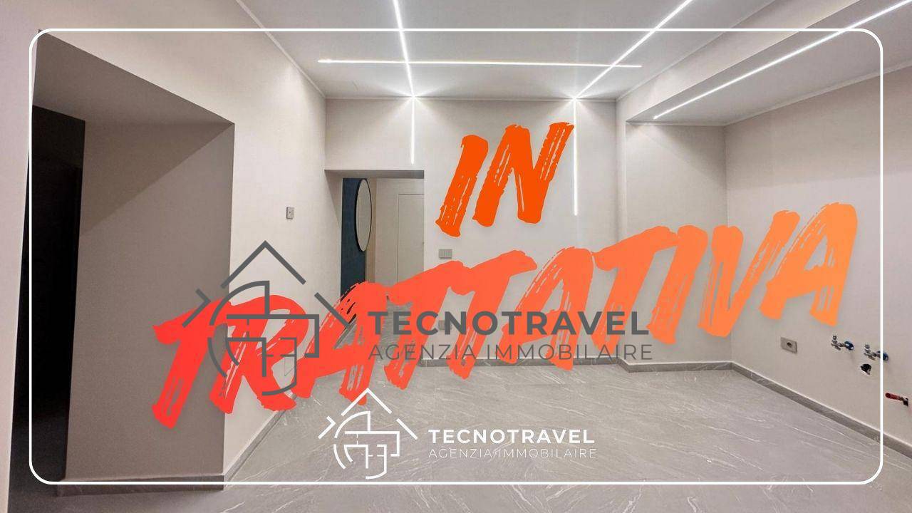 appartamento in vendita a Napoli in zona Chiaia