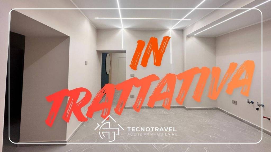 appartamento in vendita a Napoli in zona Chiaia